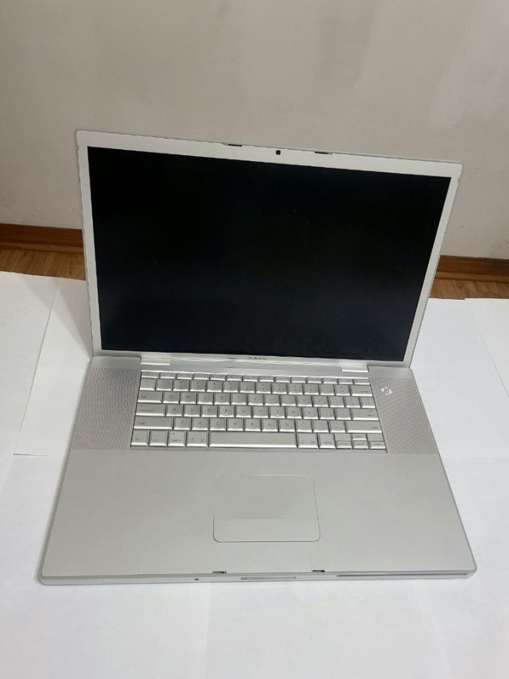 Apple MacBook Pro A1229 17" – Works Well, Charger Included